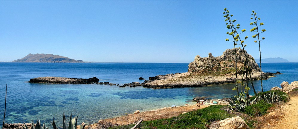 Levanzo, najpiękniejsze plaże w TRapani. Wyspy Egady, Sycylia.